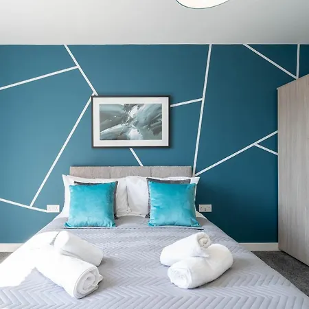 New Build - 2 Bed Luxury Spacious Modern Apt - Roof Top Terrace - Digbeth, Centre - Free Netflix & Smart Tv Birmingham