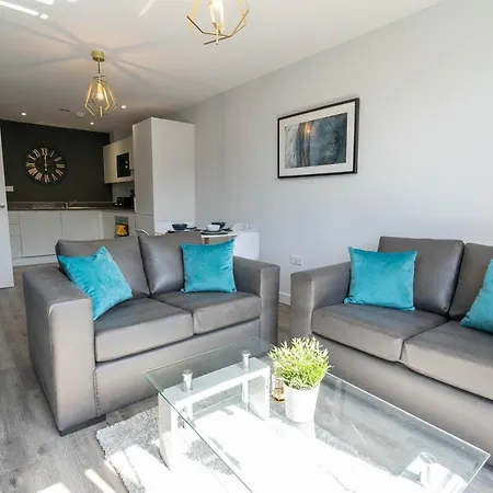 New Build - 2 Bed Luxury Spacious Modern Apt - Roof Top Terrace - Digbeth, Centre - Free Netflix & Smart Tv *