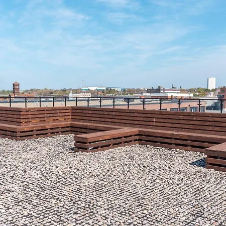 New Build - 2 Bed Luxury Spacious Modern Apt - Roof Top Terrace - Digbeth, Centre - Free Netflix & Smart Tv Birmingham